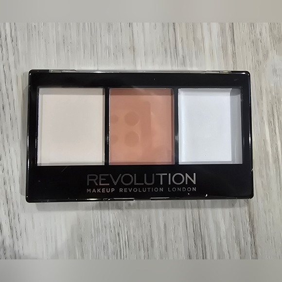 Revolution Ultra Contour Kit-Lightening F02 Set Of 2 - Picture 2 of 4
